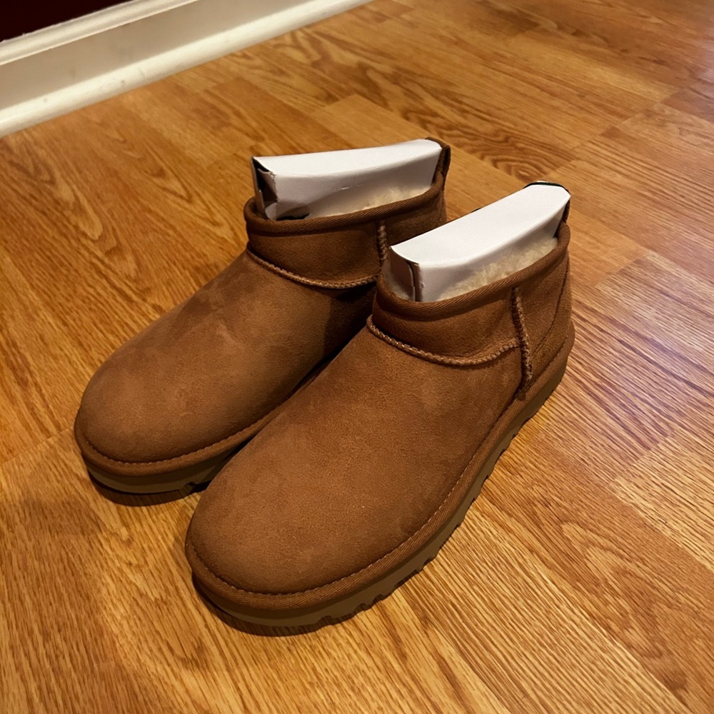 Ugg Ultra Mini Chestnut size 8w Brand New